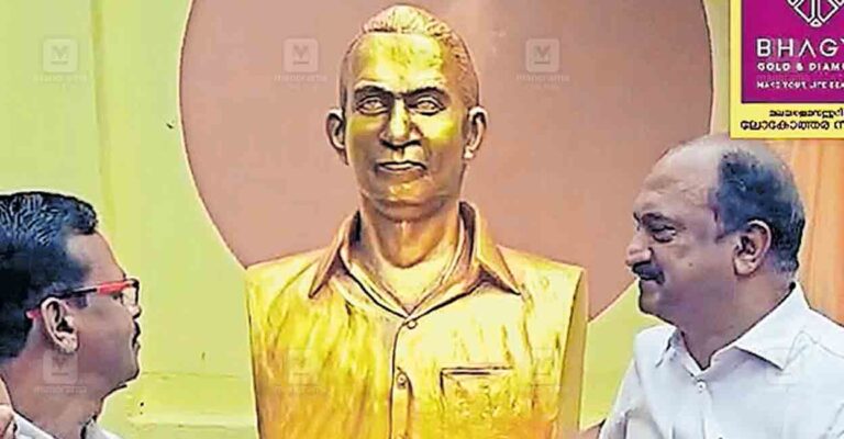 kollam-unveiled-the-statue-of-kottarakkara-sreedharan-nair.jpg