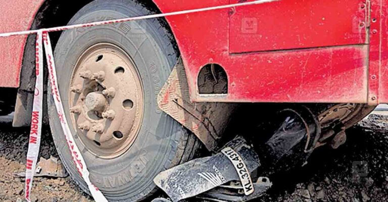 kottayam-kalavoor-ksrtc-bus-accident.jpg