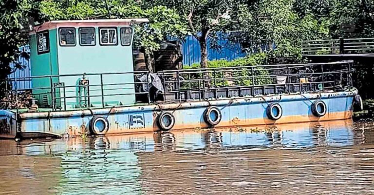 kottayam-kumarakom-barge.jpg