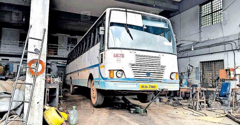 kottayam-valady-gutter-issue-ksrtc.jpg