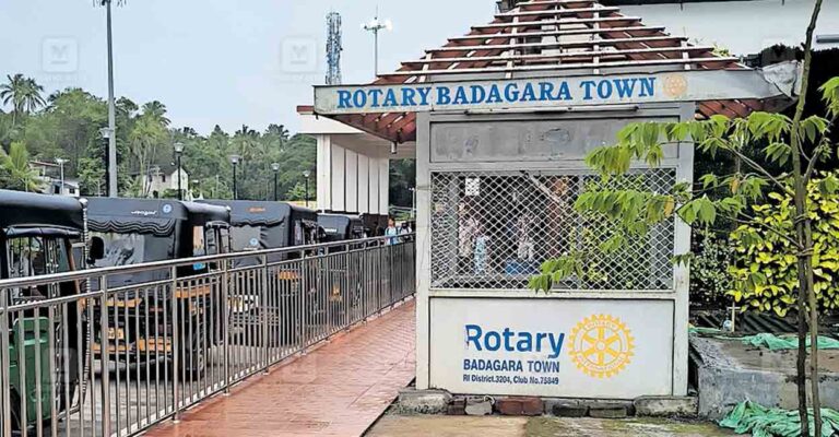 kozhikode-auto-booth-vatakara-railway-station.jpg