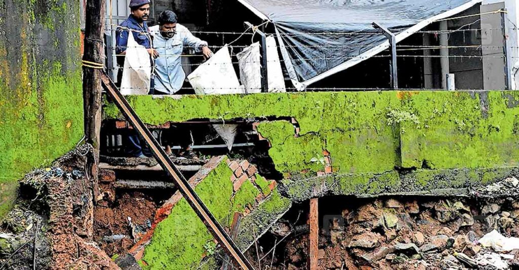 kozhikode-hosptal-damage-1.jpg
