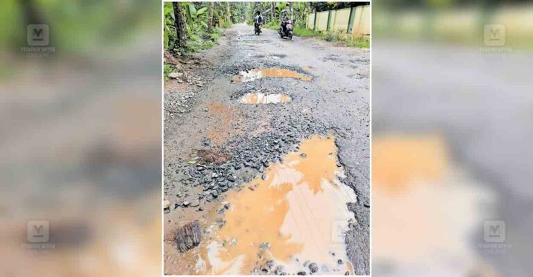 kozhikode-koommully-puthenchery-road-collapsed.jpg