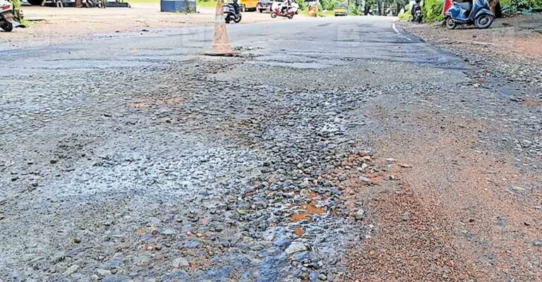 kozhikode-road-damaged.jpg