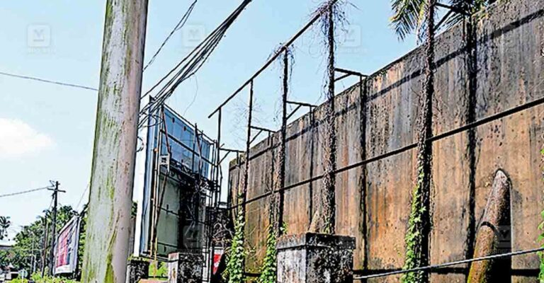 kozhikode-sub-jail-wall.jpg