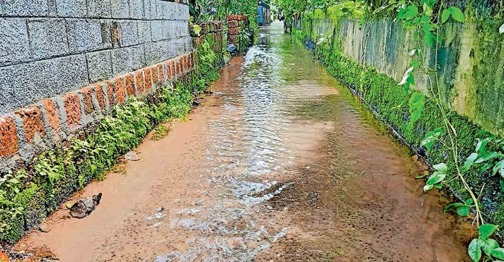 kozhikode-waterlogging-beypore-vellappali-road.jpg