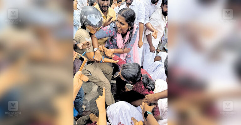ksu-protest-nooranad.jpg