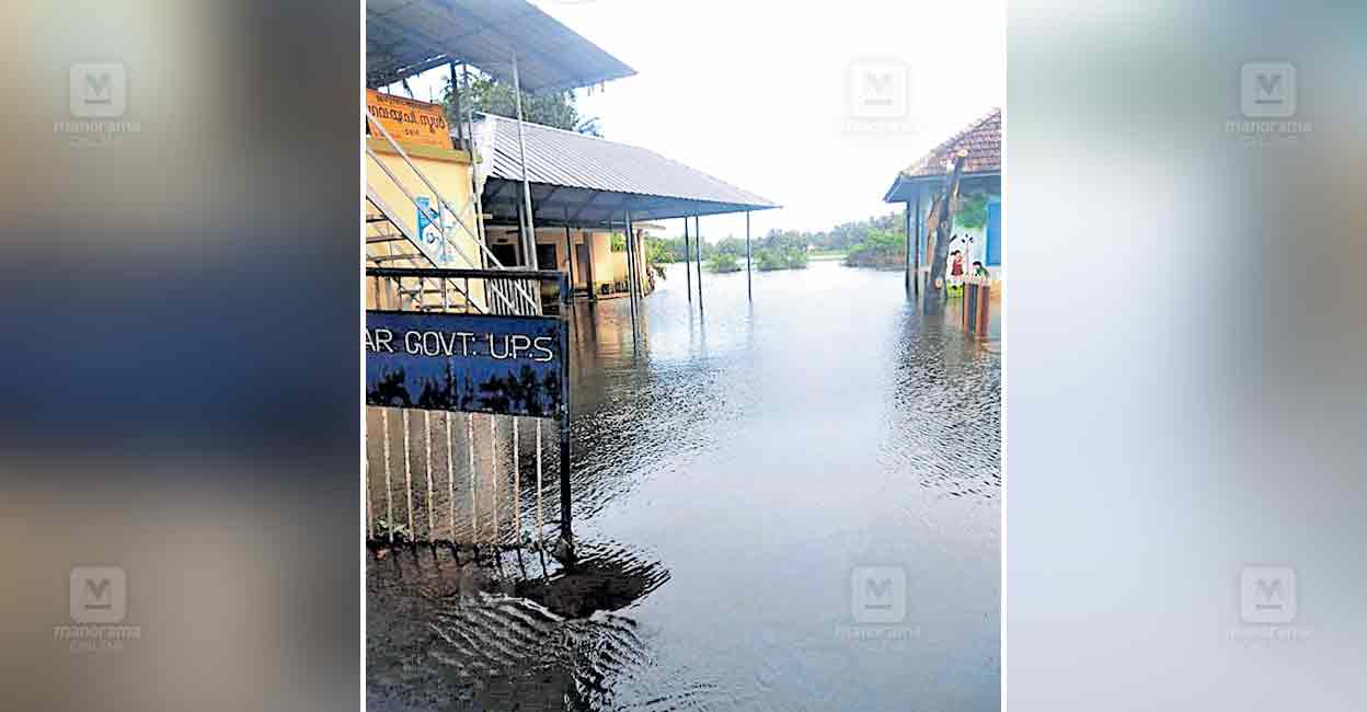 kuttanad-school-waterlogging-.jpg