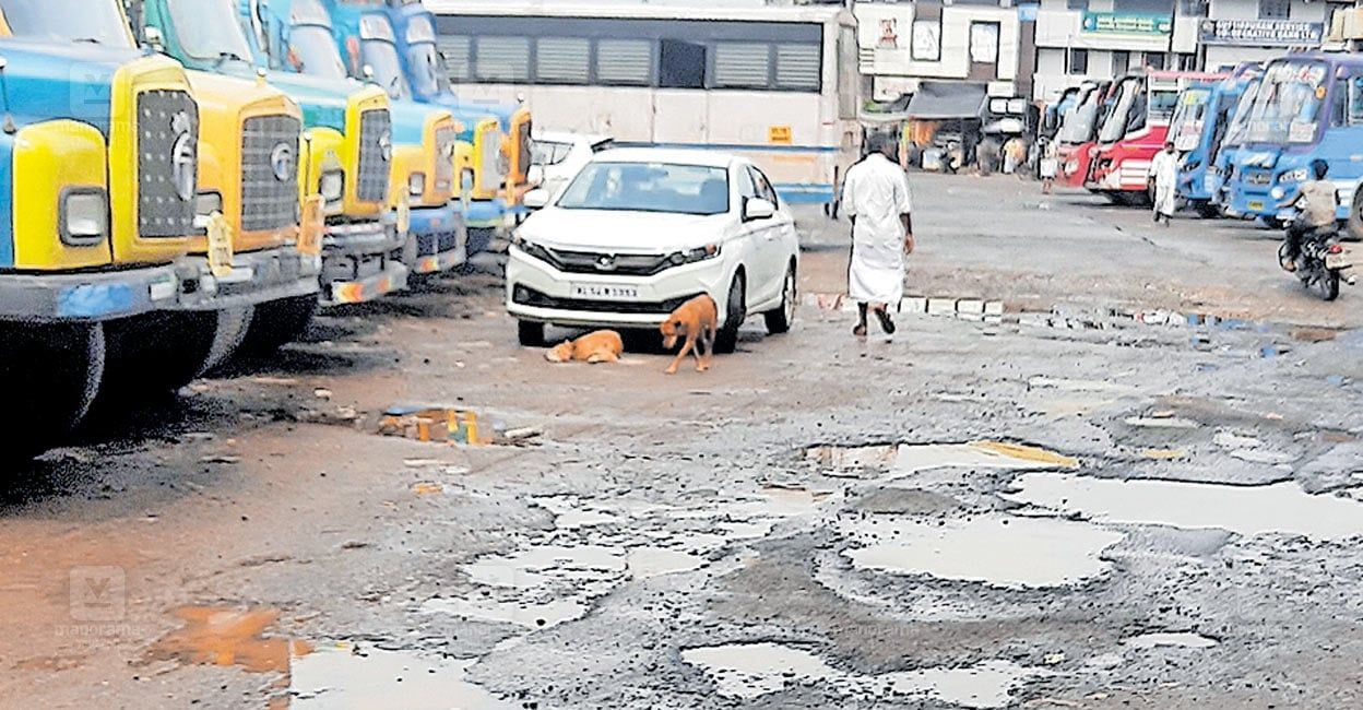 kuttippuram-potholes-road-damage.jpg