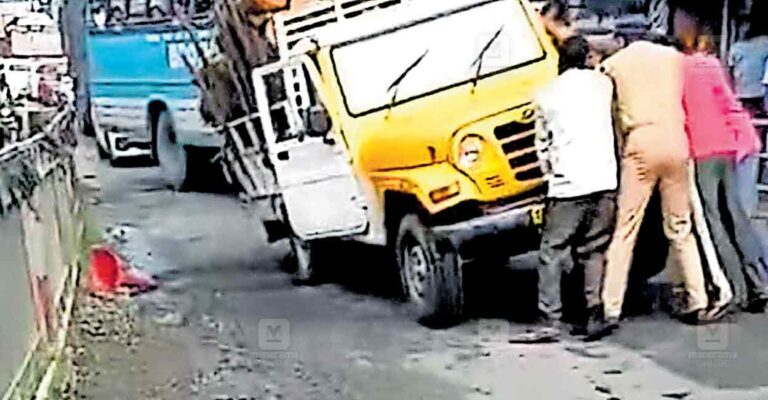 lorry-accident-ekm.jpg