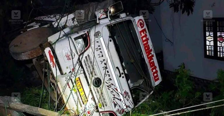 lorry-accodent-kannur.jpg