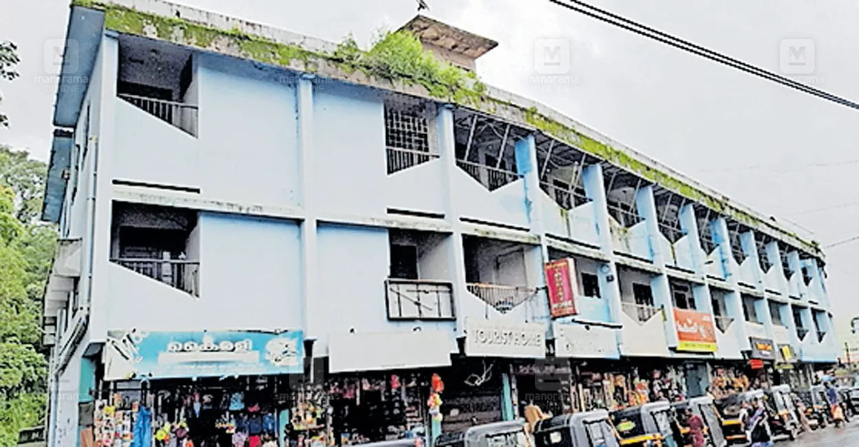 mananthavady-bus-stand-demolition.jpg