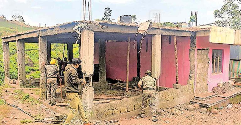 munnar-building-demolishment.jpg