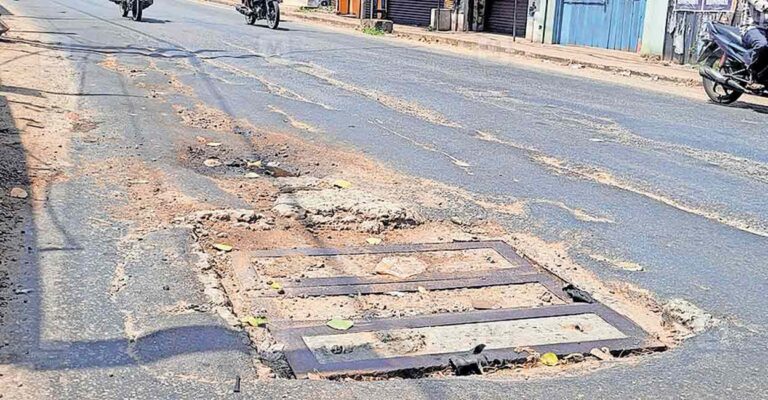 neeyathinkara-road-issue-1.jpg