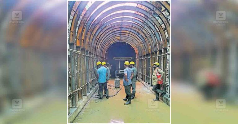 palakkad-moolathara-valathukara-canal-extending-work.jpg