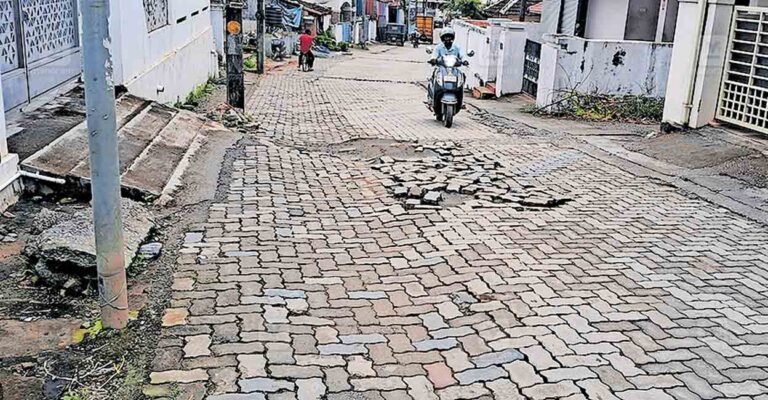 palakkad-road-damage.jpg