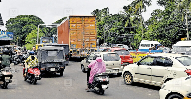 palakkad-road-traffic-jam.jpg