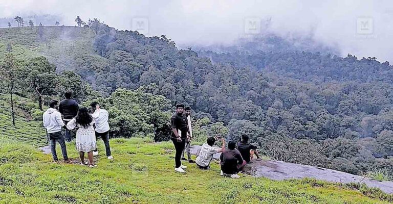 palakkad-tourist-nallamudi-poonjolai-tourist-center-valparai.jpg
