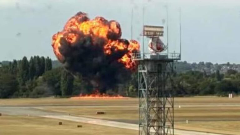 plane-crashed-at-london-southend-airport-1752432584085_1280x720xt.jpg