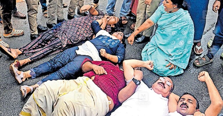 road-blockade-thrissur-accident.jpg