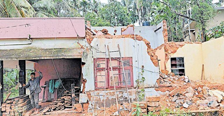 thalassery-building-collapse.jpg