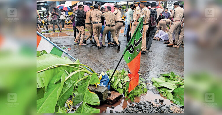thrissur-accident-ayyanthole.jpg