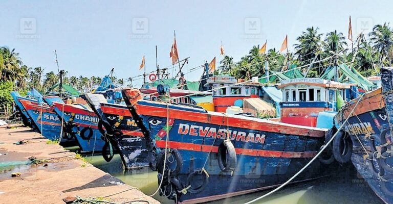 trawling-ban-ends-cheruvathur.jpg