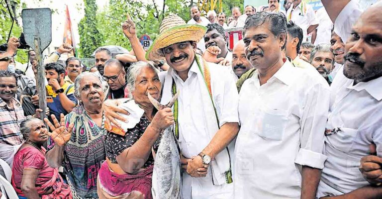 trivandrum-kc-venugopal-in-fishermets.jpg