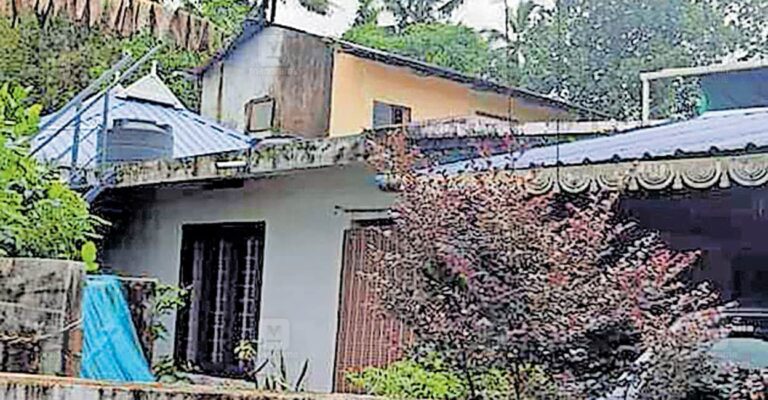 unsafe-anganwadi-health-center.jpg