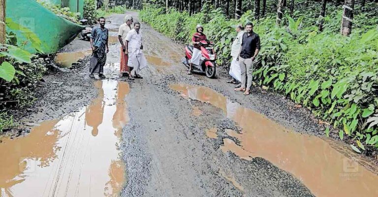 vannapuram-road-damage-.jpg