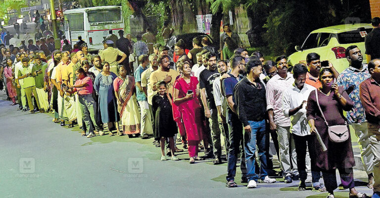 vs-achuthanandan-final-tributes.jpg