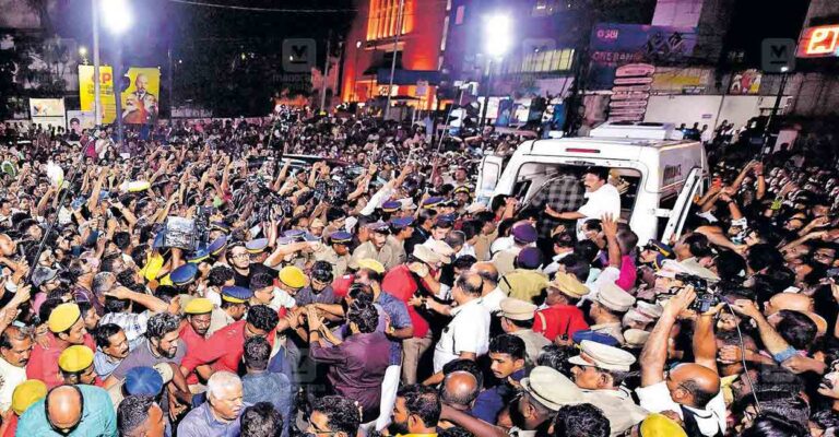 vs-achuthanandan-funeral-procession.jpg
