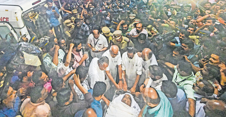 vs-achuthanandan-passes-away.jpg
