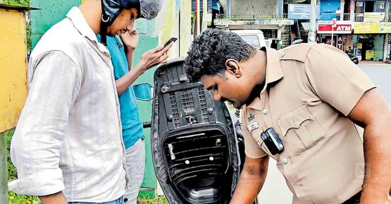 wayanad-police-vehicle-cheking.jpg