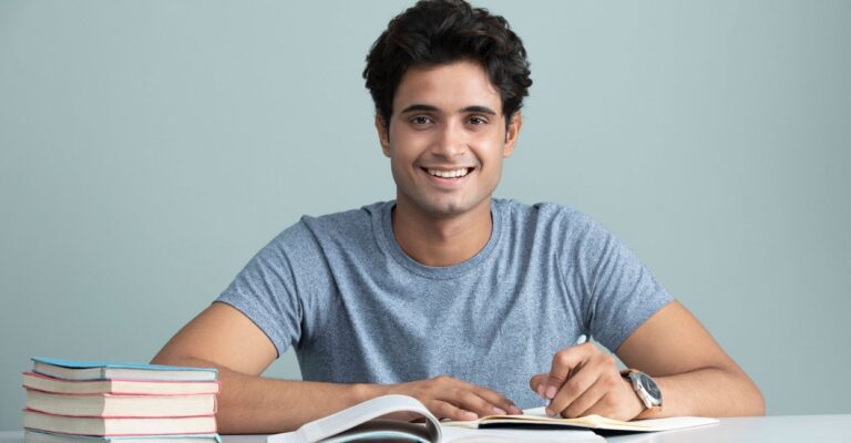 writing-student-foto-india-istock-photo.com_.jpg