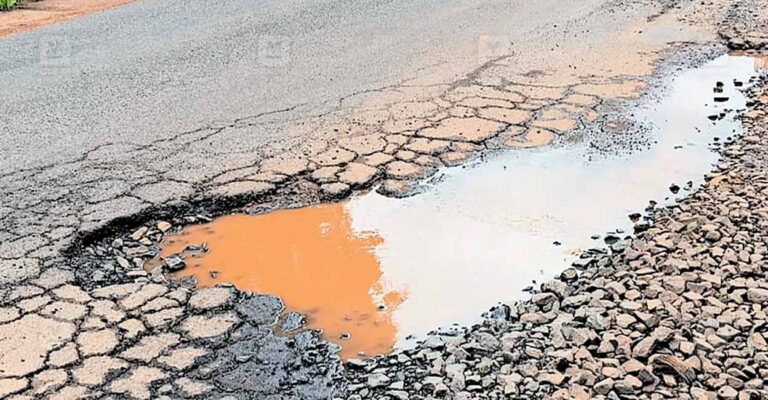 1754653038_road-patholes.jpg