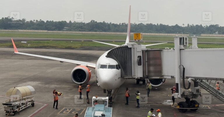 Aerobridge-at-Kochi-Airport.jpg