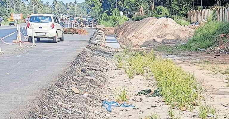 alappuzha-cherthala-railway-station-road.jpg