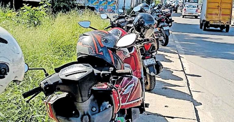 alappuzha-kalavoor-illegal-parking.jpg