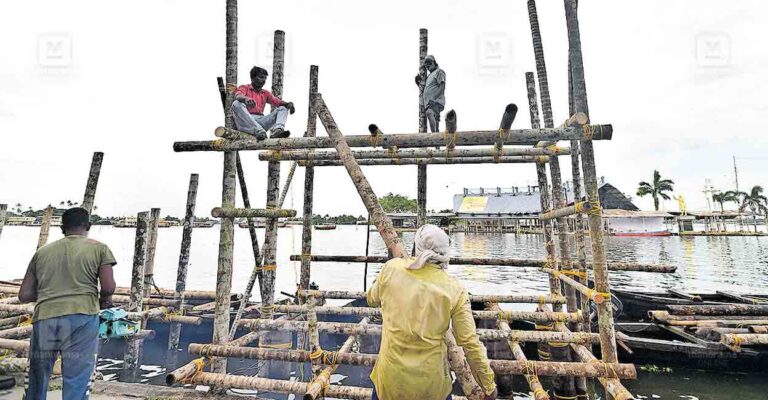 alappuzha-nehru-trophy-boat-race-stage.jpg
