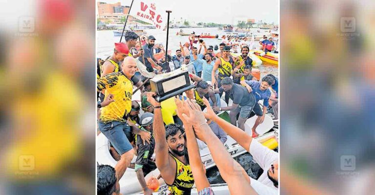 alappuzha-nehru-trophy-winners-1.jpg