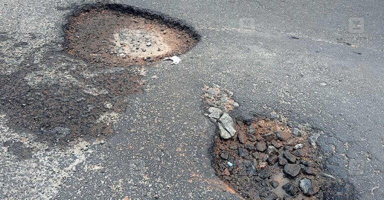 anagamaly-mc-road-potholes.jpg
