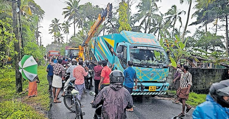 arattupuzha-accident.jpg