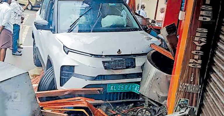 car-accident-kollam.jpg