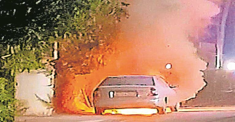 car-on-fire-kottayam.jpg