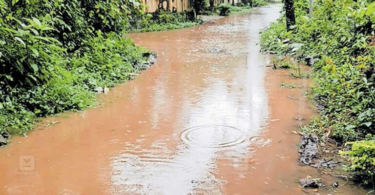 chengannur-road-deterioration.jpg