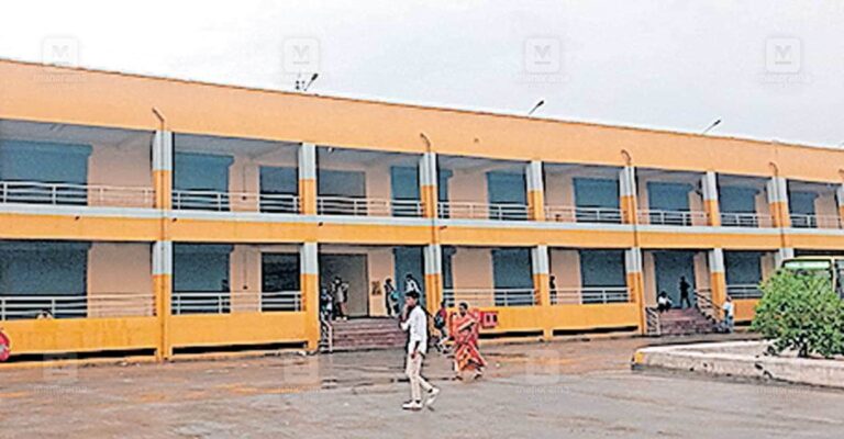 e-road-bus-stand.jpg