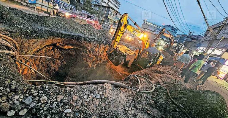 ekm-muvattupuzha-mc-road-potholes.jpg