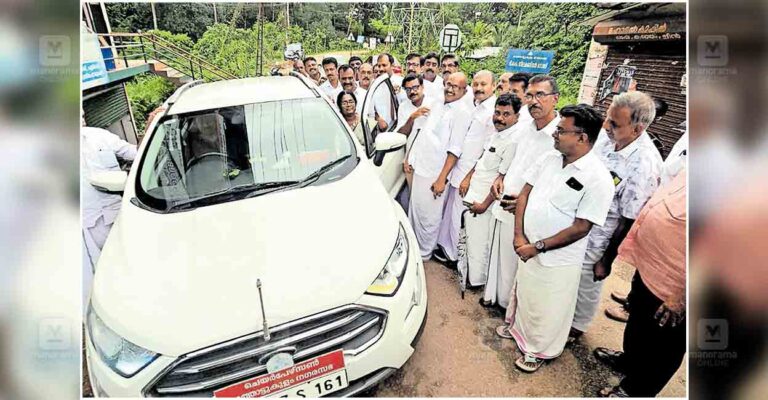 ernakulam-koothattukulam-municipality-chairperson-kala-raju-vehicle.jpg