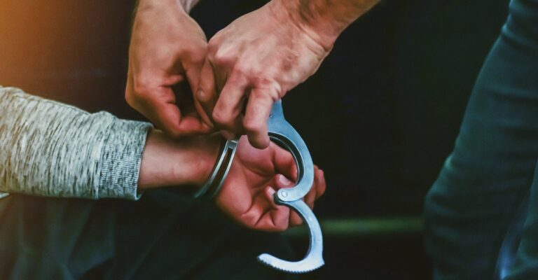 fak-kurbah-campaign-organized-by-the-oman-lawyers-association-will-begin-handcuff-handcuff-release.j.jpeg